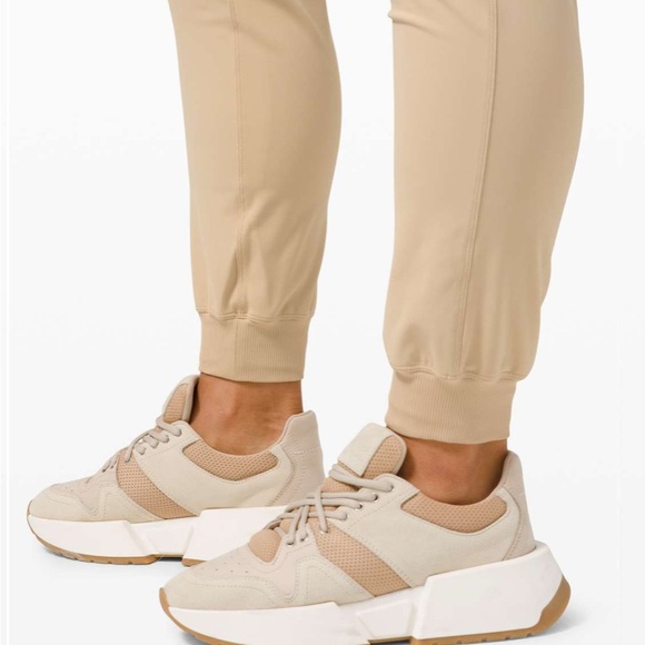 Lululemon Keep Moving Joggers Trench Size 2 High Rise Excellent Condition - Picture 3 of 11